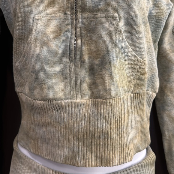 RARE Pamela Anderson Green Tie-Dye Cropped Top & Flare Mini Skirt Set - Picture 5 of 10